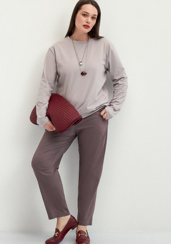 Брюки зауженные с декором из пуговиц шир.  580, рис. 28