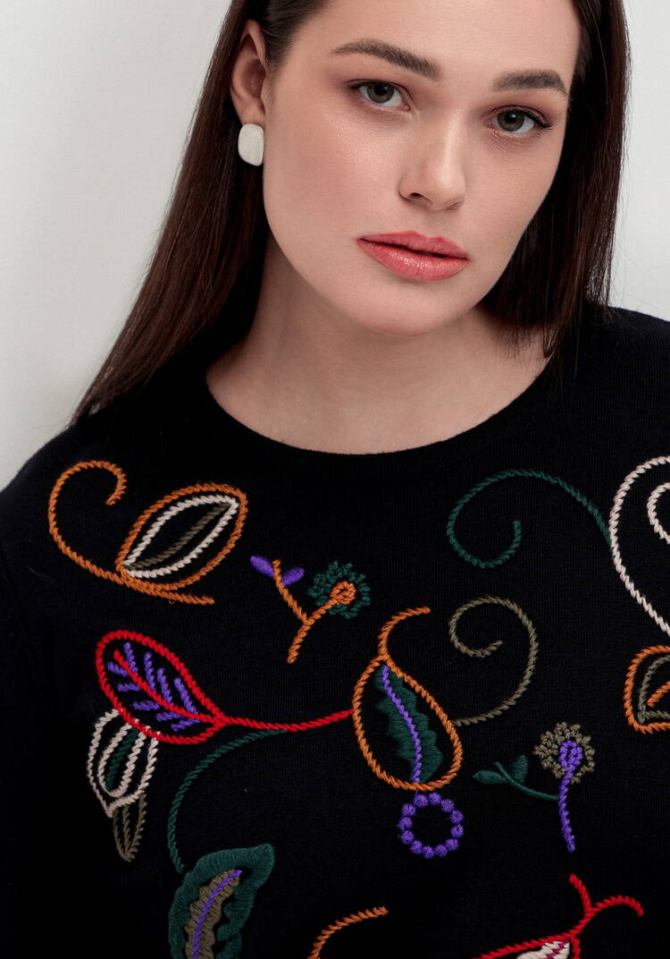Джемпер с яркой абстрактной вышивкой шир.  750, рис. 19