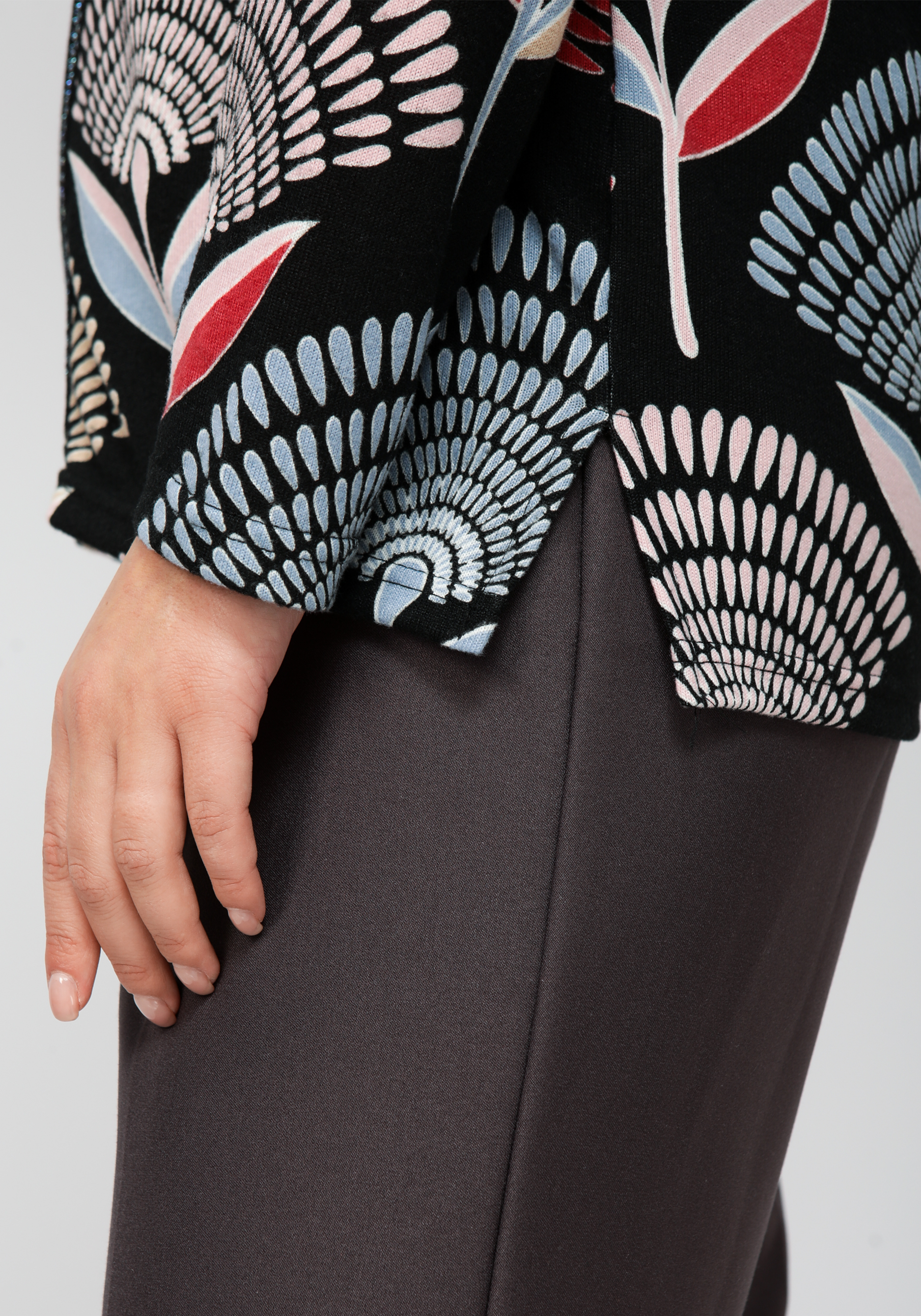 Блуза "Амис" Zolinger, размер 50, цвет черный - фото 6