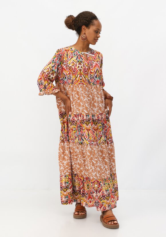 Платье с ярусами и комбинированным принтом шир.  580, рис. 40