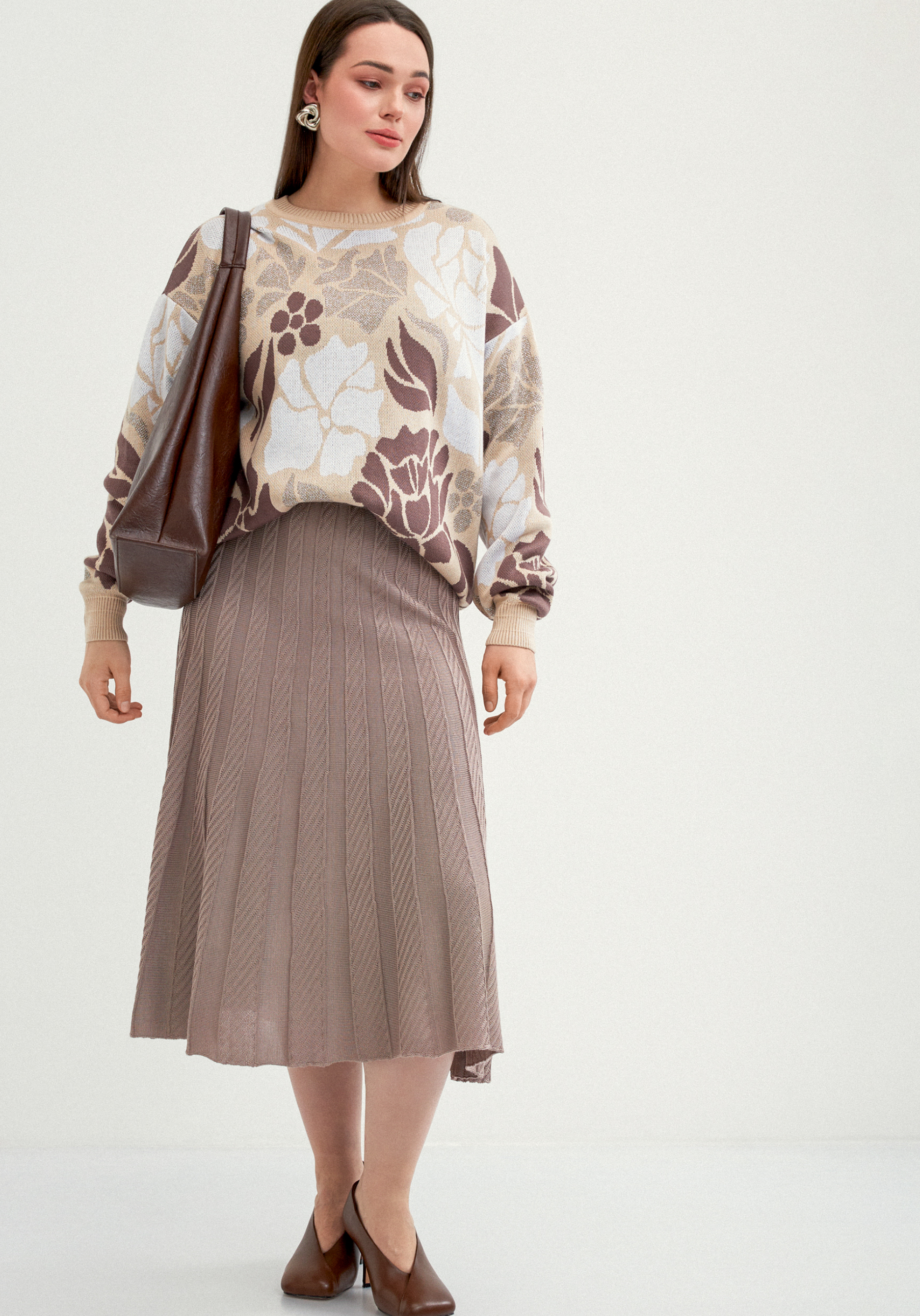 Юбка миди А-силуэта с переплетениями 2399₽