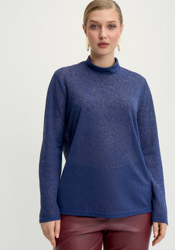 Водолазка из фактурного трикотажа шир.  580, рис. 9