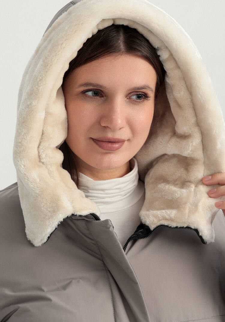 Куртка с меховым капюшоном на молнии шир.  750, рис. 34