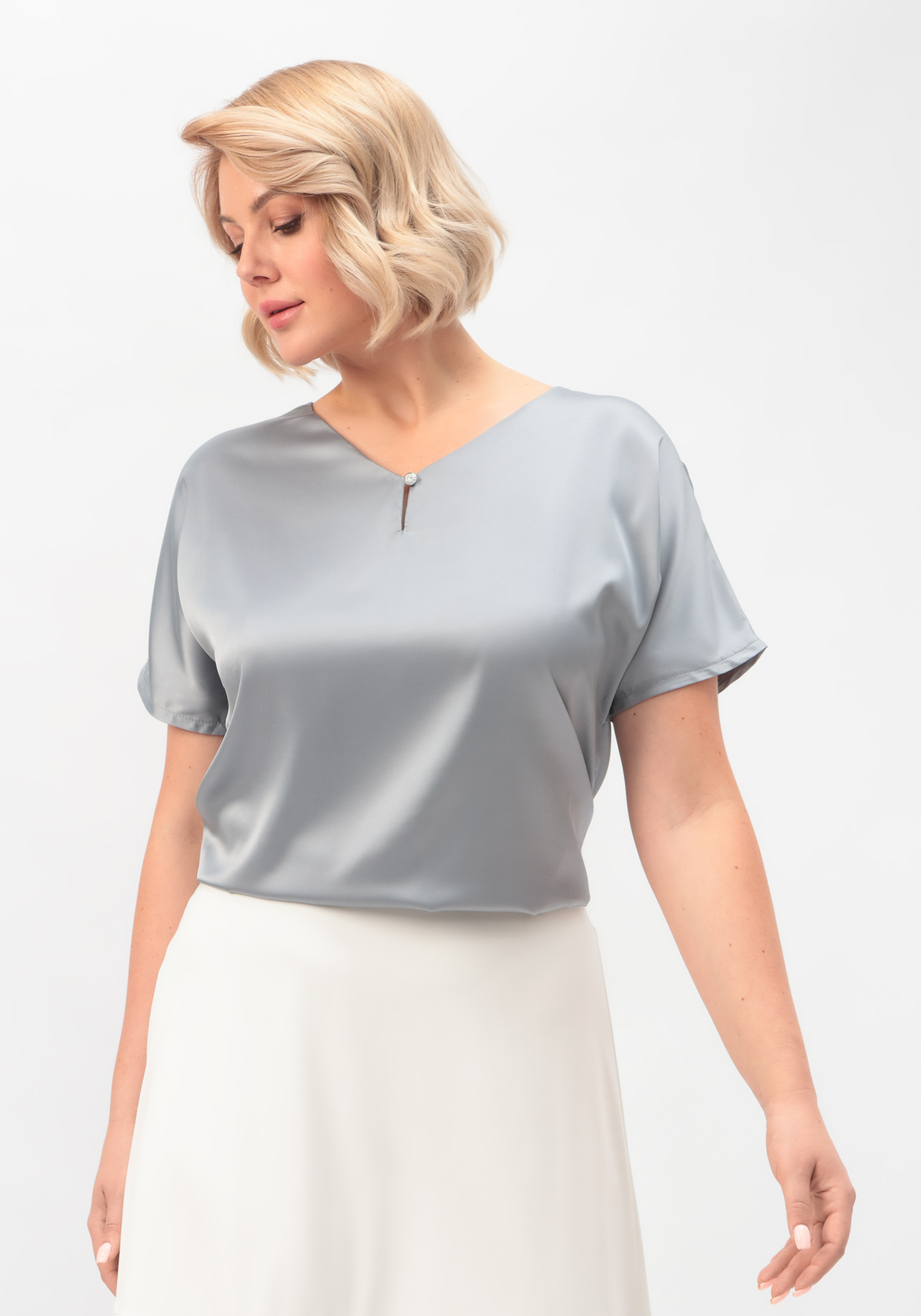 цена Блуза шелковая с V-образным вырезом