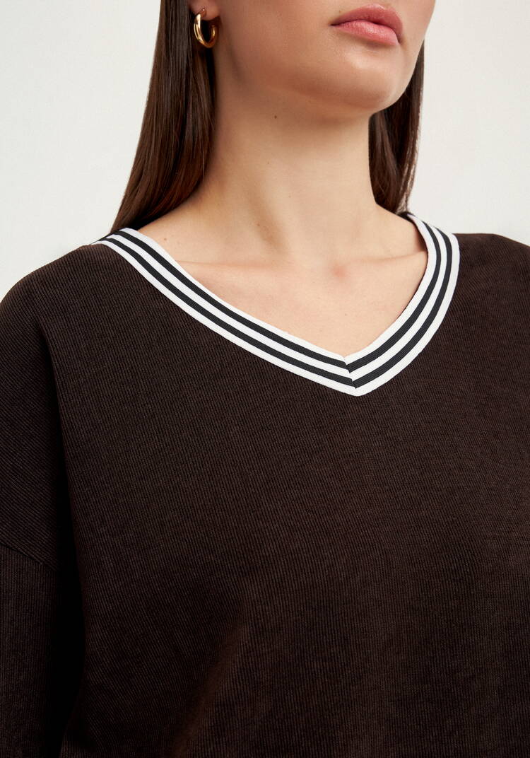 Джемпер с V-образным вырезом горловины шир.  750, рис. 5