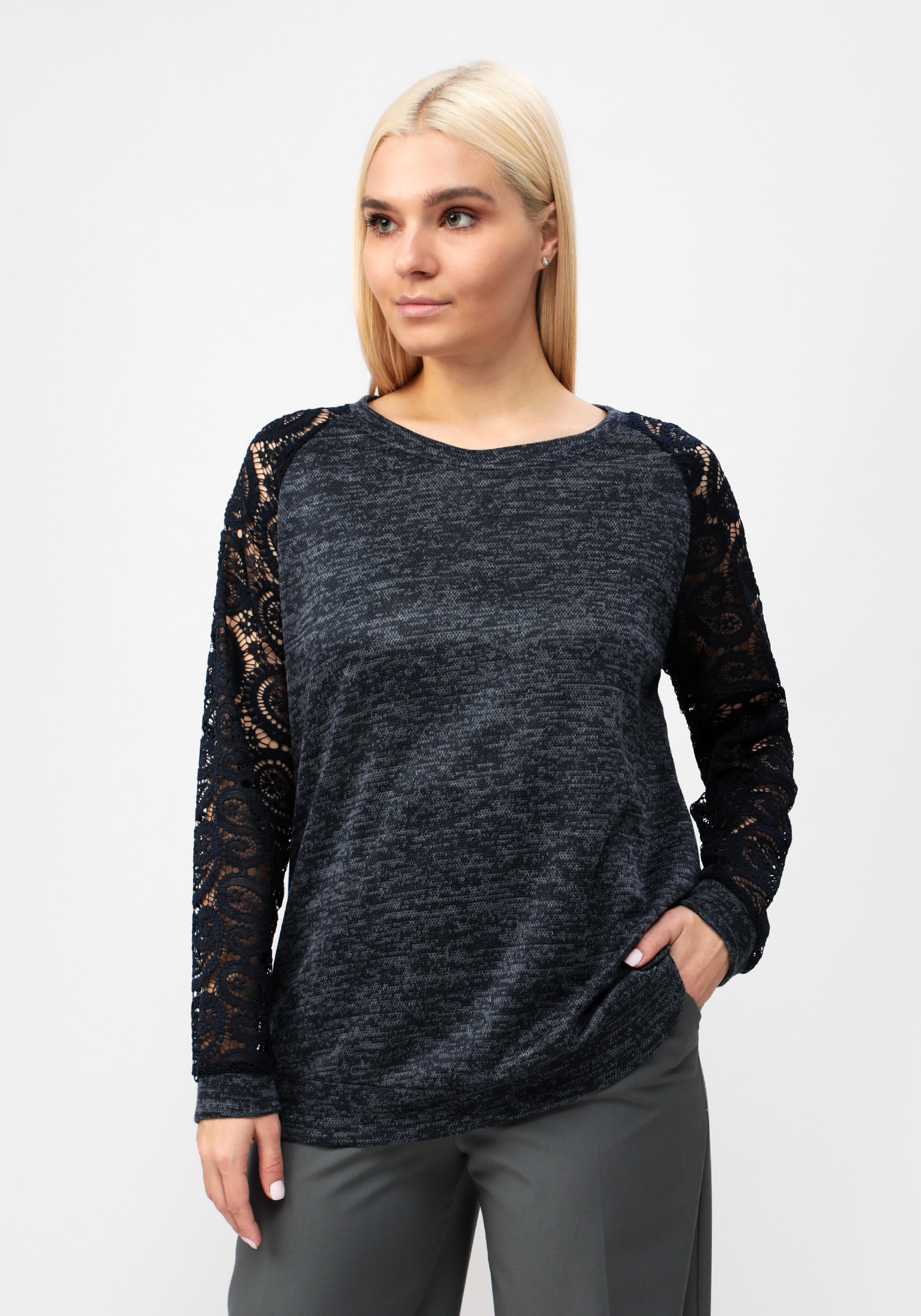 Джемпер с круглым вырезом и ажурными рукавами