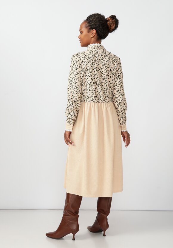 Платье из комбинированной вельветовой ткани шир.  580, рис. 20