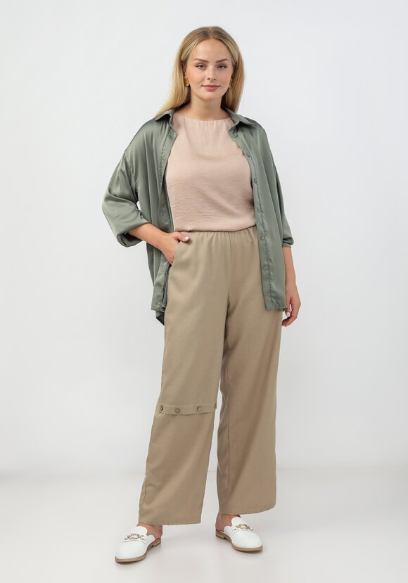 Брюки с декоративной складкой впереди шир.  580, рис. 18