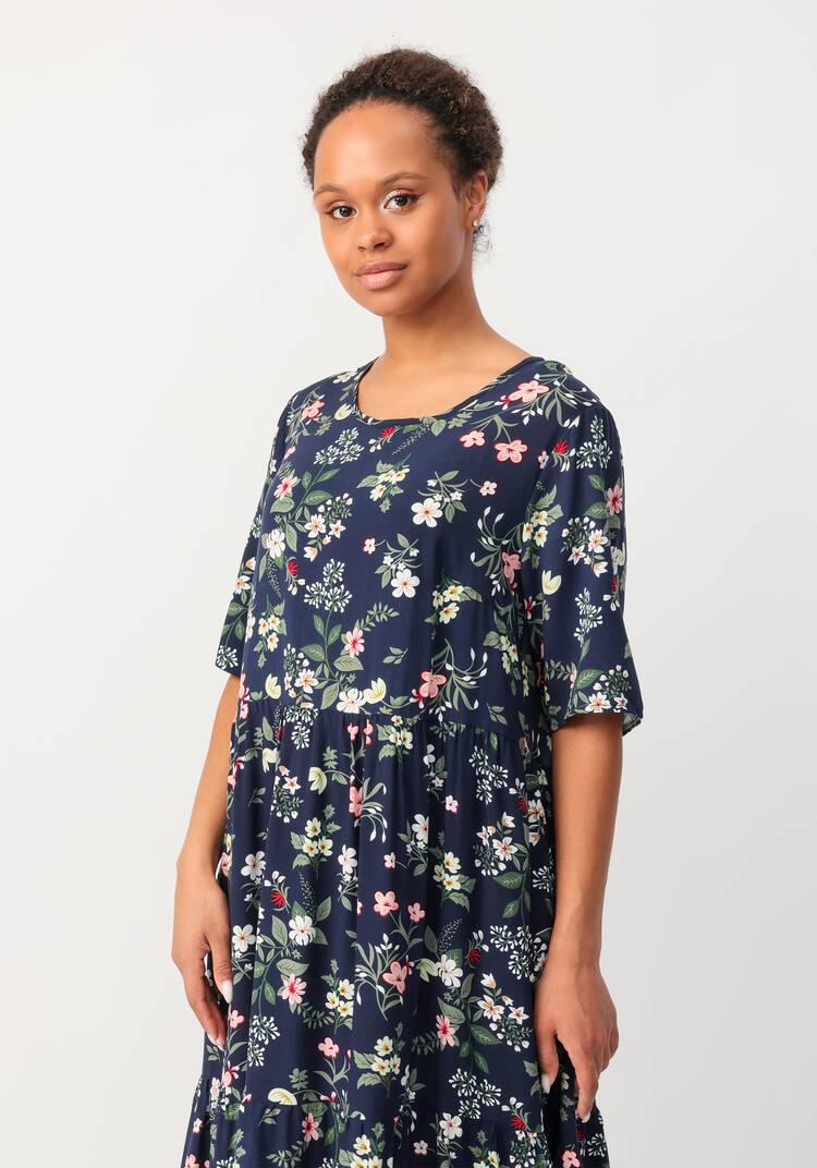 Платье с отрезной талией и коротким рукавом шир.  750, рис. 21