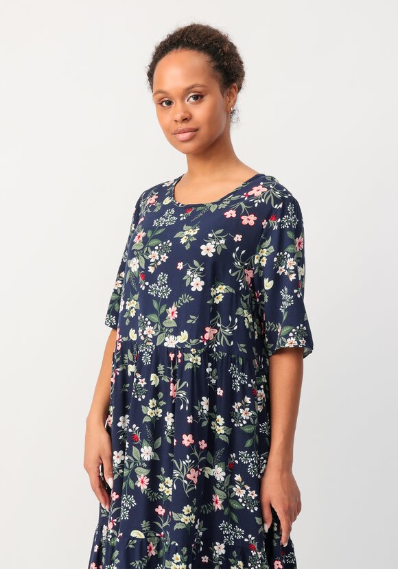 Платье с отрезной талией и коротким рукавом шир.  580, рис. 21