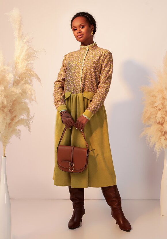 Платье из комбинированной вельветовой ткани шир.  580, рис. 29