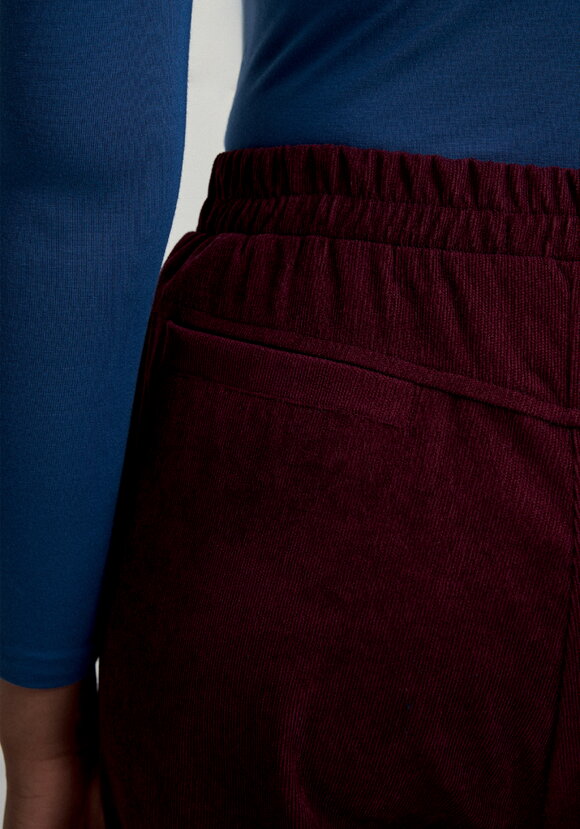 Брюки с карманом в рельефе шир.  580, рис. 7