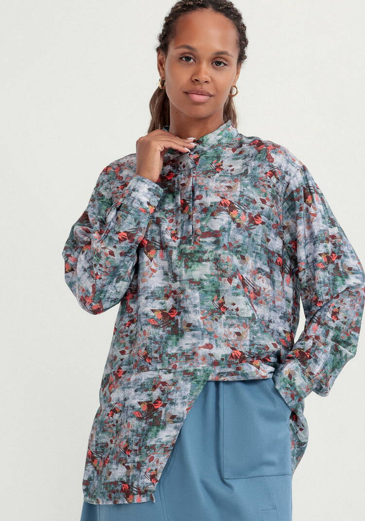 Блуза оригинального кроя с воротом стойка шир.  750, рис. 23