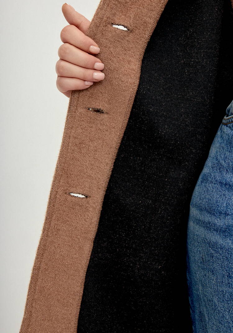 Жакет пушистый с капюшоном на пуговицах шир.  750, рис. 28