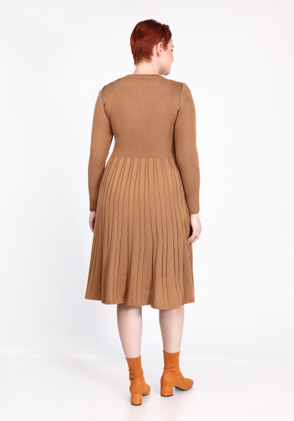 Платье в вертикальную полоску шир.  580, рис. 8