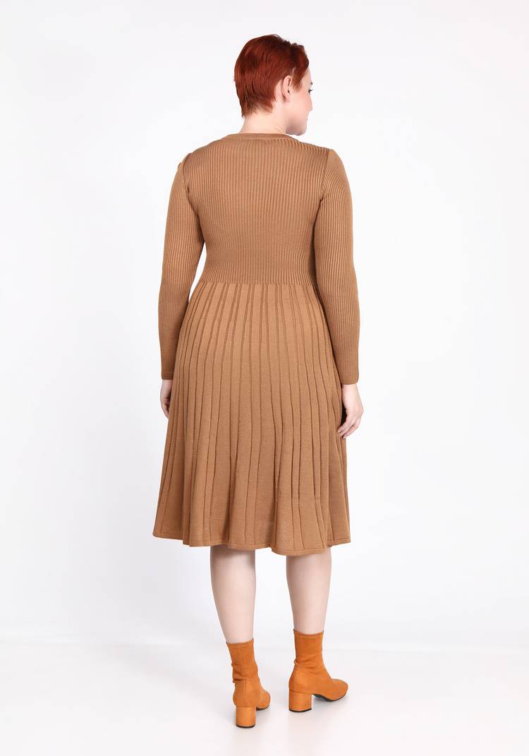 Платье в вертикальную полоску шир.  750, рис. 8