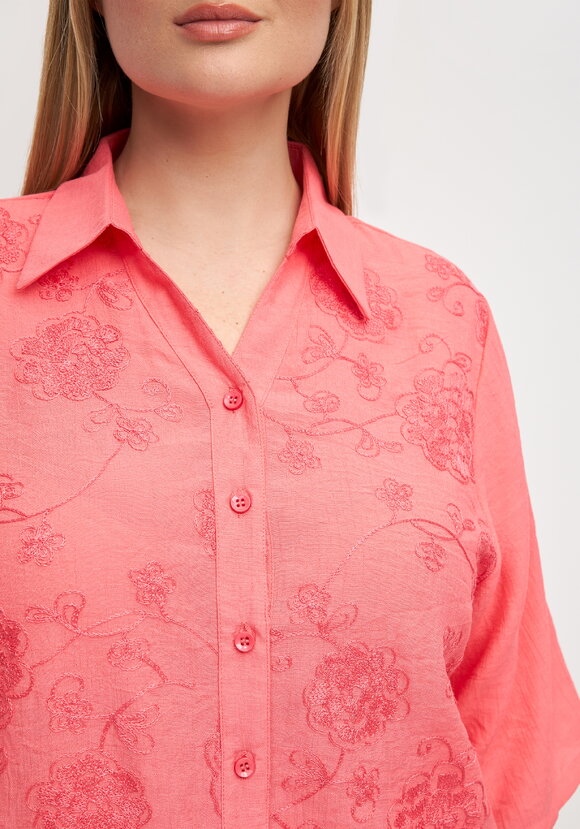 Блуза с фактурным узором на пуговицах шир.  580, рис. 5