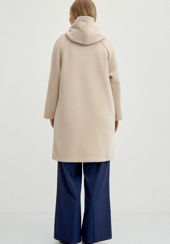 Жакет пушистый с капюшоном на пуговицах шир.  580, рис. 3