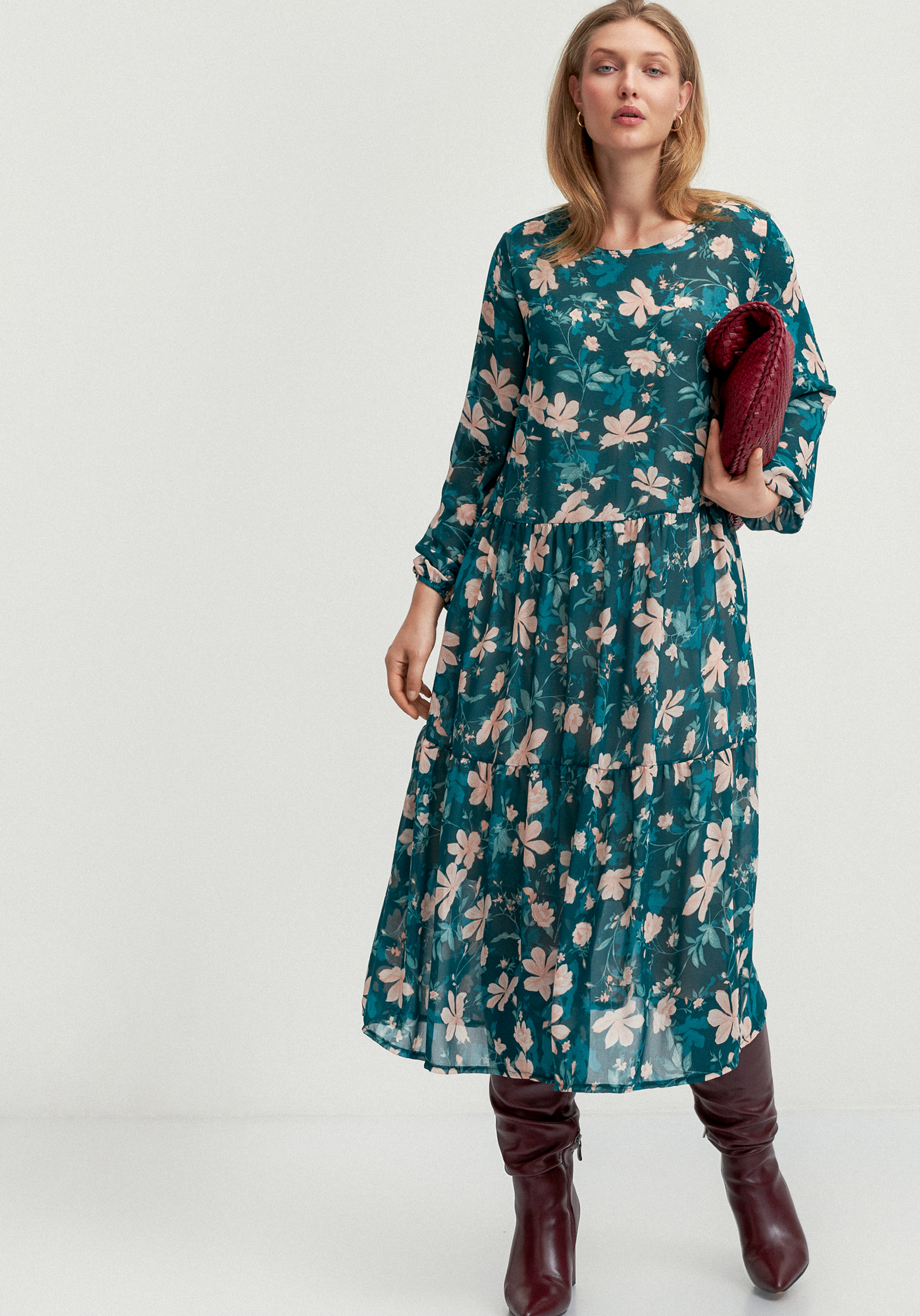 Платье свободного кроя с принтом цветок 3999₽