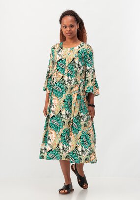 Платье свободного силуэта с рюшей по рукавам