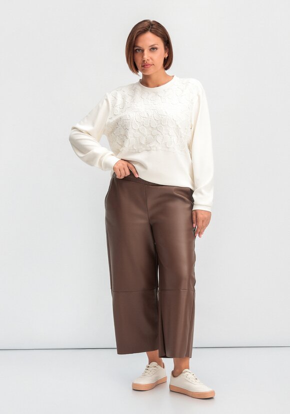 Брюки укороченные из экокожи с вышивкой шир.  580, рис. 6