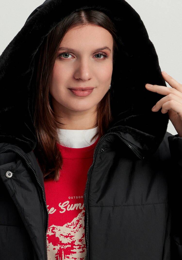 Пальто удлиненное с меховым капюшоном шир.  750, рис. 25