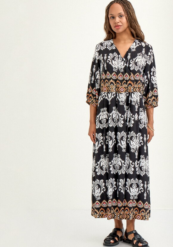 Платье с  рисунком шир.  580, рис. 4