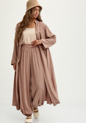 Брюки широкие с карманами на резинке по низу