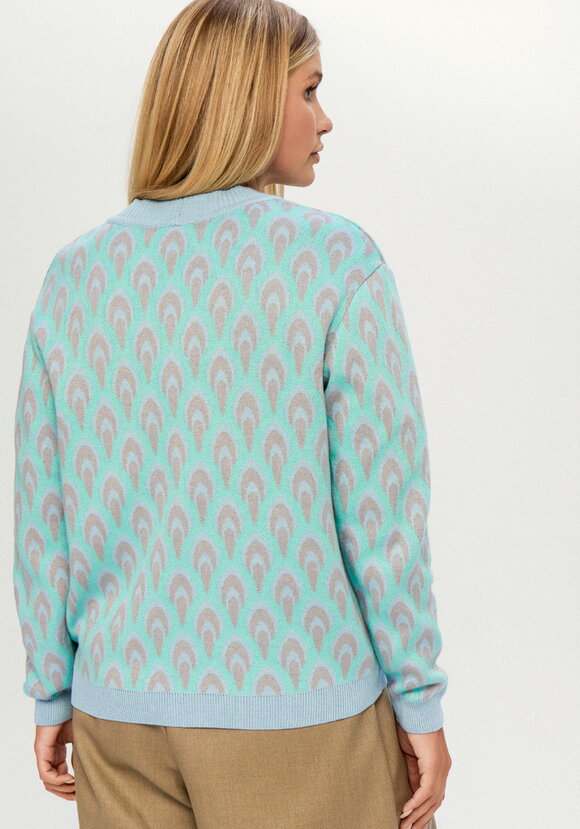 Кардиган с рисунком по стану и рукавам шир.  580, рис. 31