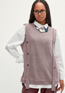 Жилет трикотажный с пуговицами