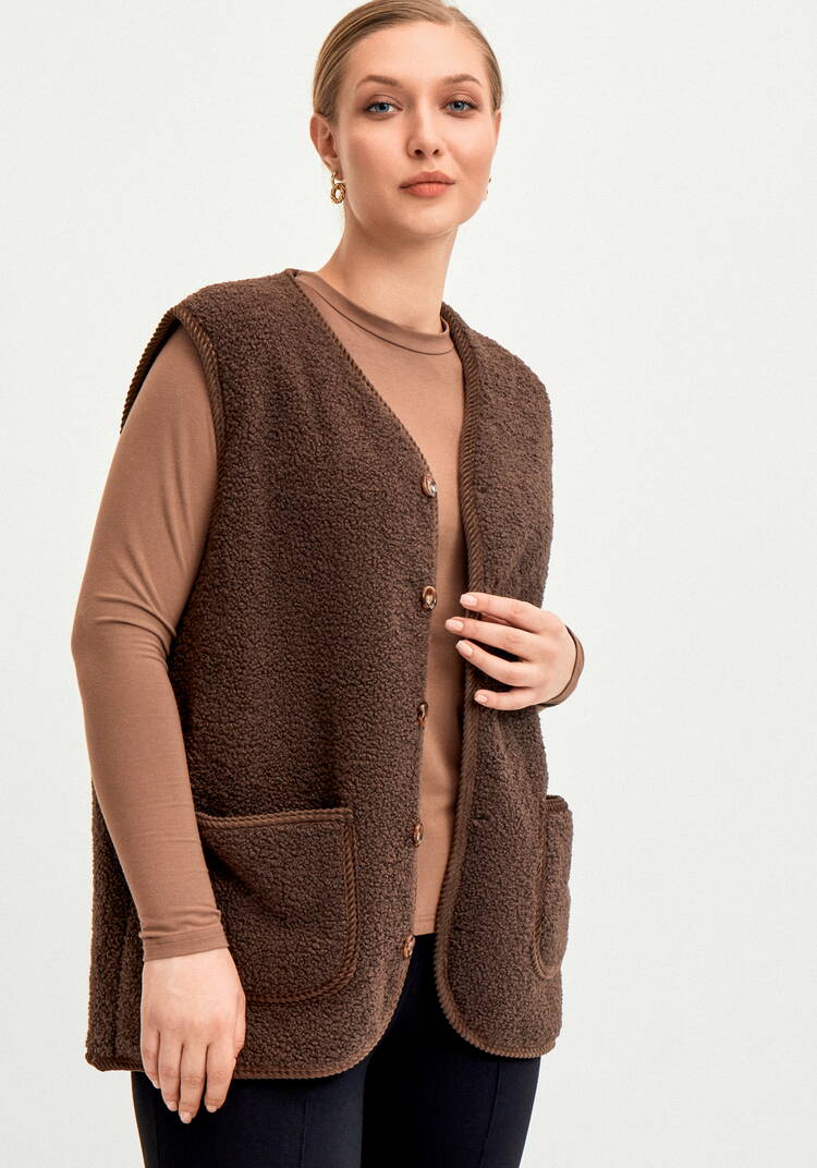 Жилет из экомеха на пуговицах шир.  750, рис. 19