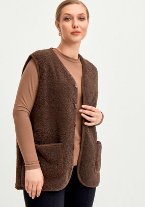 Жилет из экомеха на пуговицах