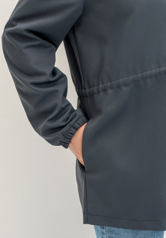 Ветровка с капюшоном и талии на кулиске шир.  580, рис. 25