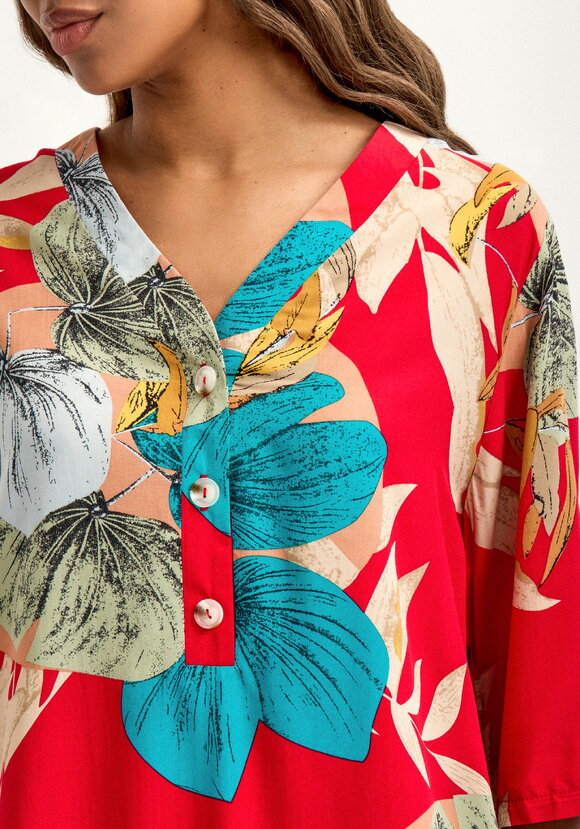 Блуза из штапеля с тропическим принтом шир.  580, рис. 21