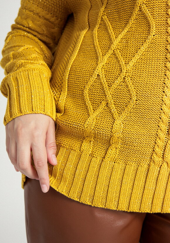 Джемпер с V-образным вырезом и косами шир.  580, рис. 18