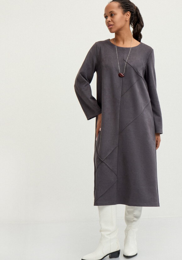 Платье из замши свободного кроя шир.  580, рис. 16