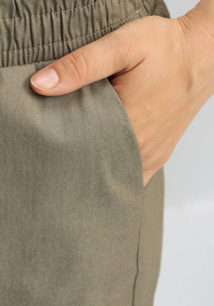 Брюки с вышивкой по низу шир.  750, рис. 31