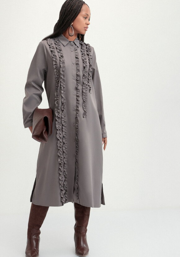 Платье рубашка с рюшей шир.  580, рис. 16