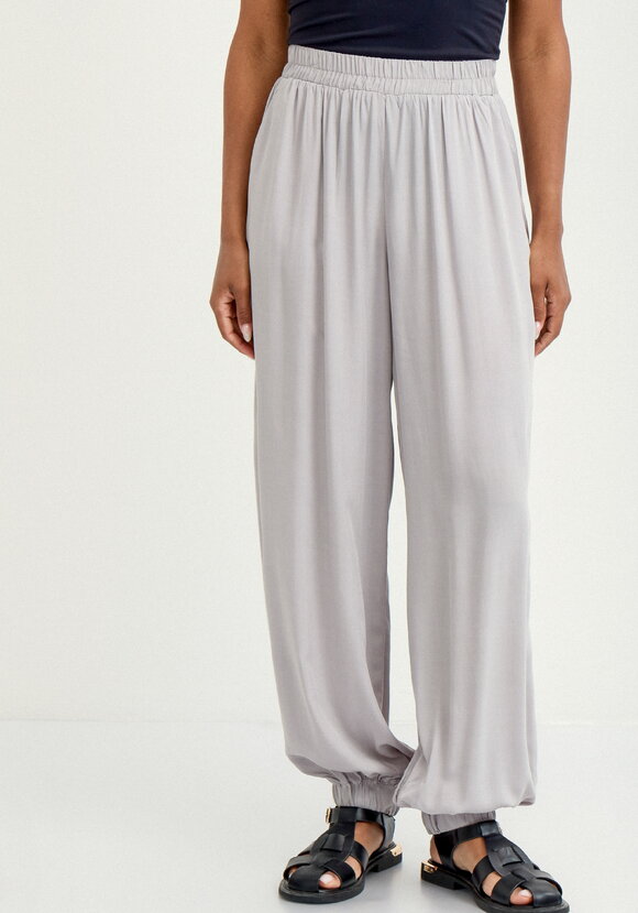 Брюки широкие с карманами на резинке по низу шир.  580, рис. 4