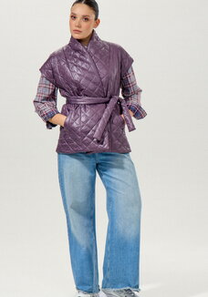 Жилет со спущенным плечом и высоким воротом