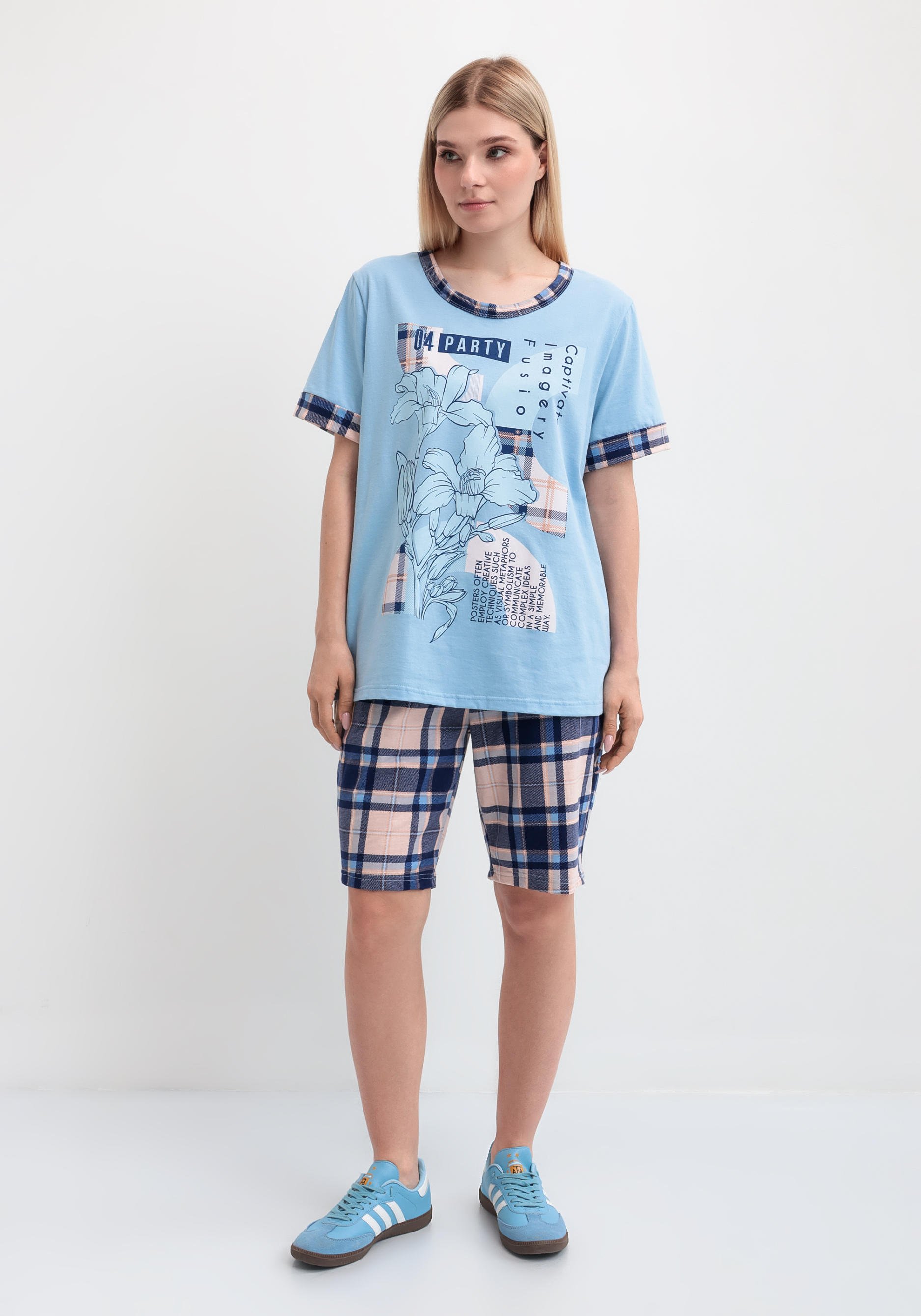 Костюм с клетчатыми шортами 899₽