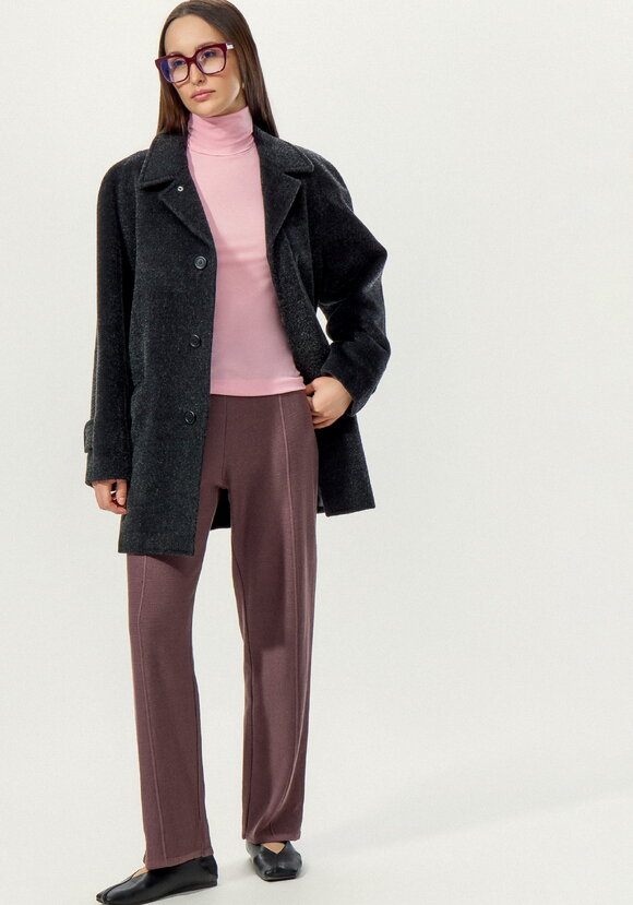 Брюки свободного кроя со стрелками шир.  580, рис. 1