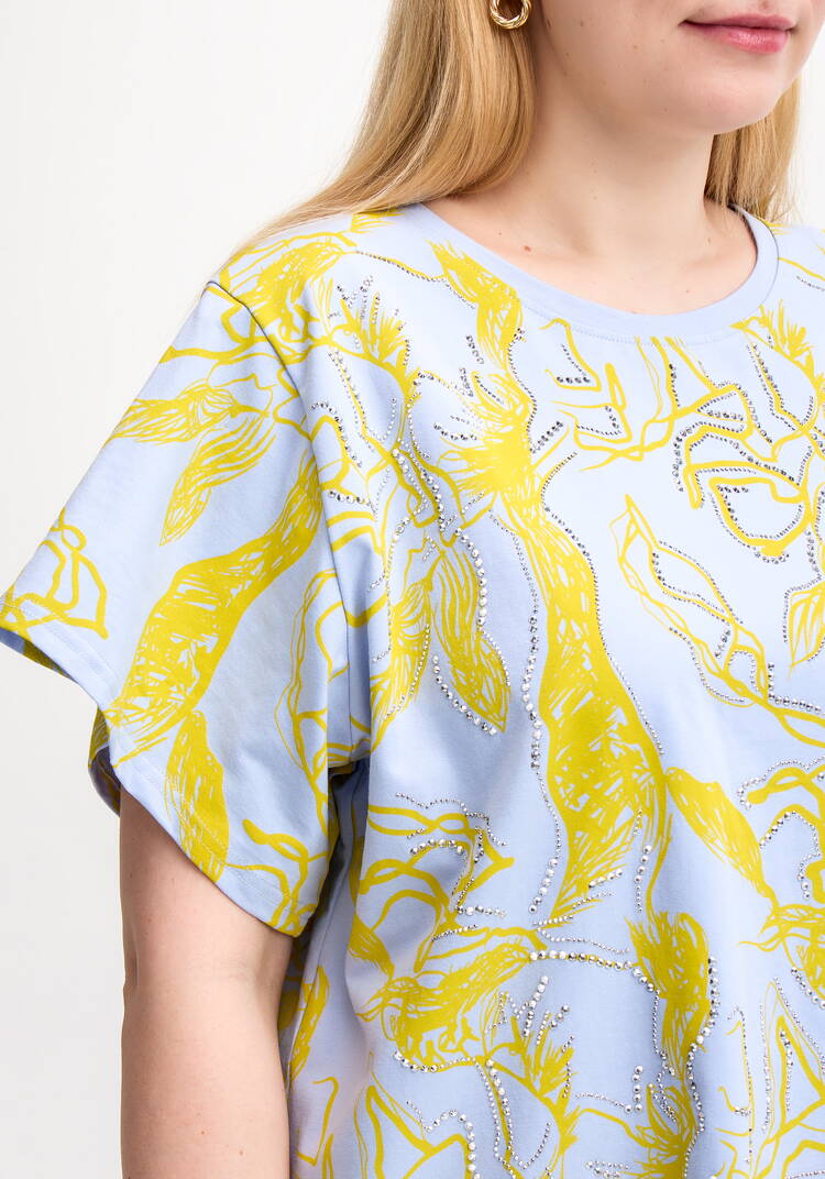 Блуза с оригинальным принтом и стразами шир.  750, рис. 5