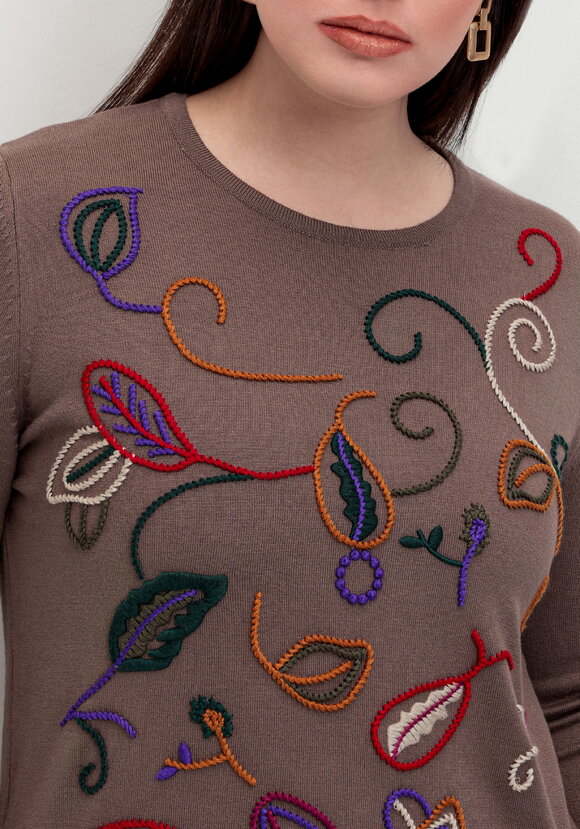 Джемпер с яркой абстрактной вышивкой шир.  580, рис. 5