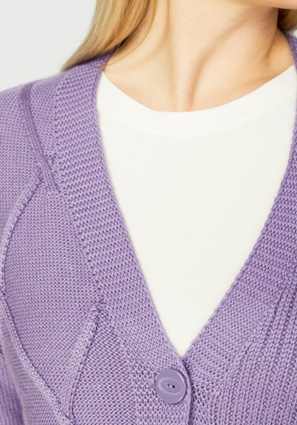 Кардиган с объёмным орнаментом шир.  580, рис. 22