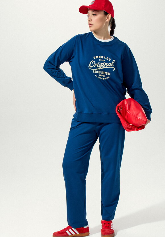 Костюм из брюк и свитшота с принтом на  груди шир.  580, рис. 9