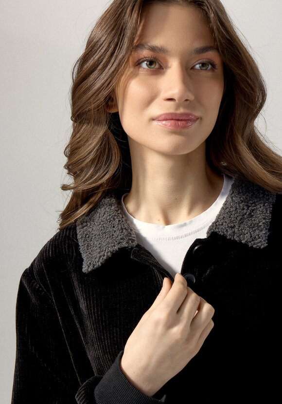 Поло с меховым воротником шир.  580, рис. 12