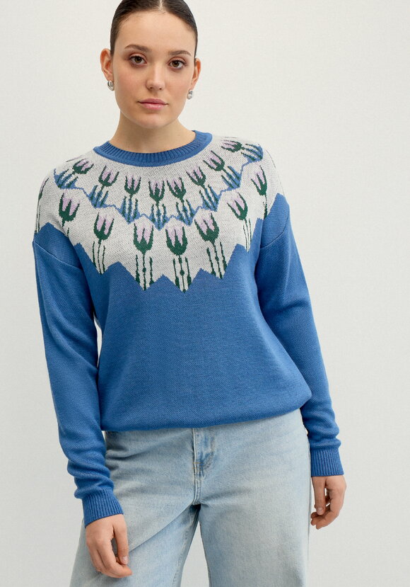 Джемпер с цветочным рисунком по горловине шир.  580, рис. 10