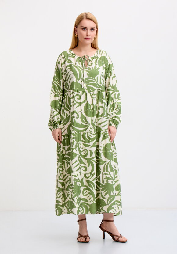 Платье расклешенного силуэта шир.  580, рис. 10