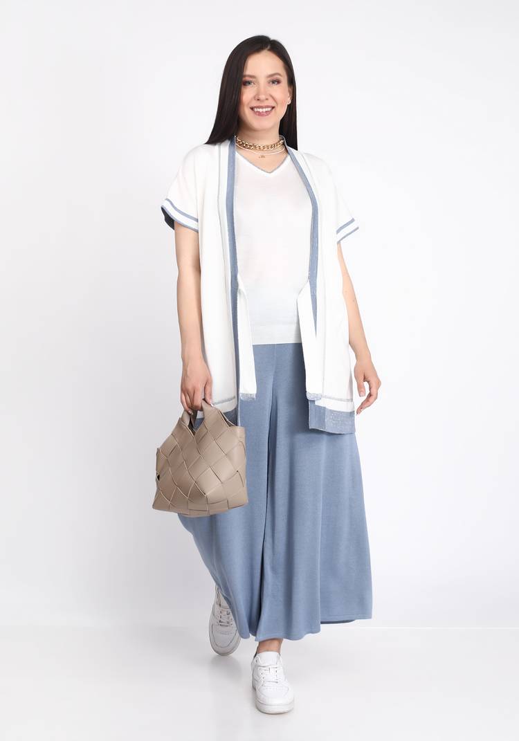 Топ тонкой вязки  с V-образным вырезом шир.  750, рис. 7